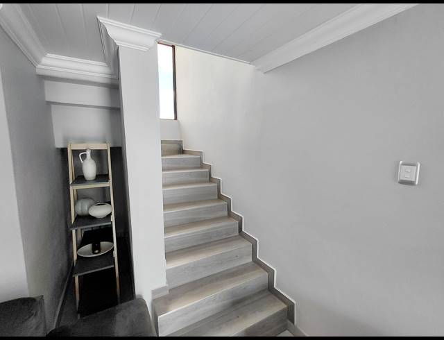5 BEDROOM FREESTANDING FOR SALE IN FLORA PARK